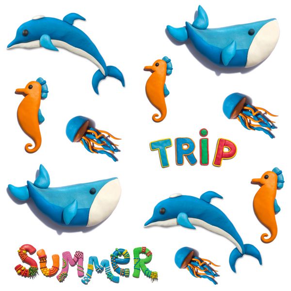 الگوی بدون درز پلاستیکی دست ساز با حیوانات دریایی و تایپوگرافی نهنگ دلفین اسب دریایی چتر دریایی و پس زمینه حروف تزئین شده