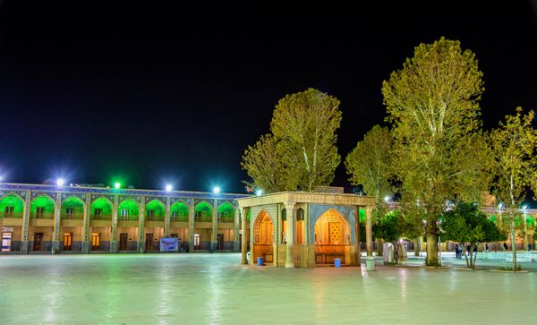 شیراز ایران - 4 ژانویه بارگاه مسجد شاه چراغ شیراز در تاریخ 4 ژانویه 2016