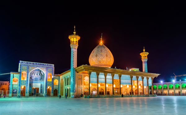 شیراز ایران - 4 ژانویه شاه چراغ بنای تدفین و مسجد در شیراز در 4 ژانویه 2016