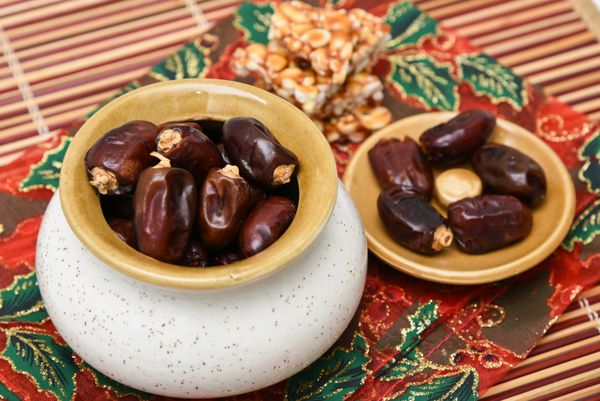 خرما میوه خشک خرمای عربی برای رمضان کریم کرالا هند افطار سنتی غذاهای هندی ضیافت مسلمانان در رمضان غذای عربی شیرین