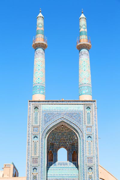 در ایران تار مقبره اسلامی مناره مسجد معماری قدیمی در نزدیکی آسمان