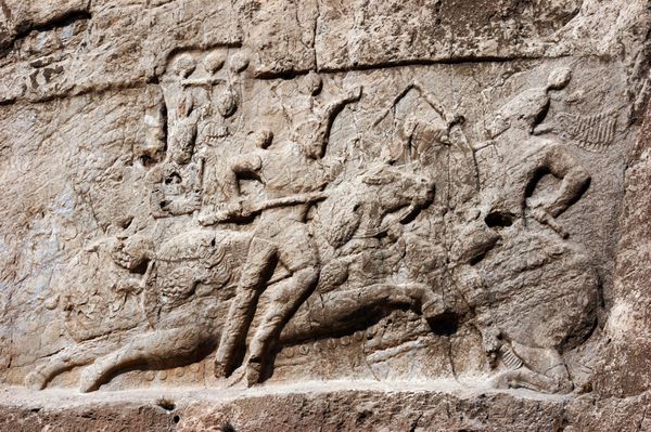 نقش برجسته تاریخی بین سالهای 239 تا 70 میلادی در مورد پیروزی بهرام دوم پادشاه ساسانی ایران حکاکی شده است آثار باستانی نقش رستم گورستان نزدیک تخت جمشید ایران