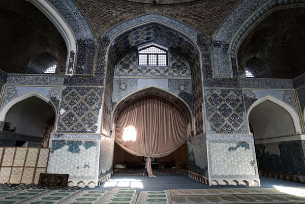 مسجد کبود از سال 1779 در زلزله آسیب دیده است اما برخی از قسمت های آن بین سال های 1939 - 1979 بازسازی شده است تبریز ایران 13 سپتامبر 2016