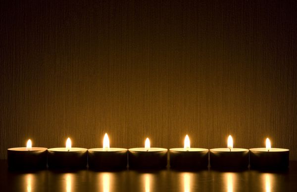 شمع های کوچک با sp برای متن مفهوم مدیتیشن عاشقانه