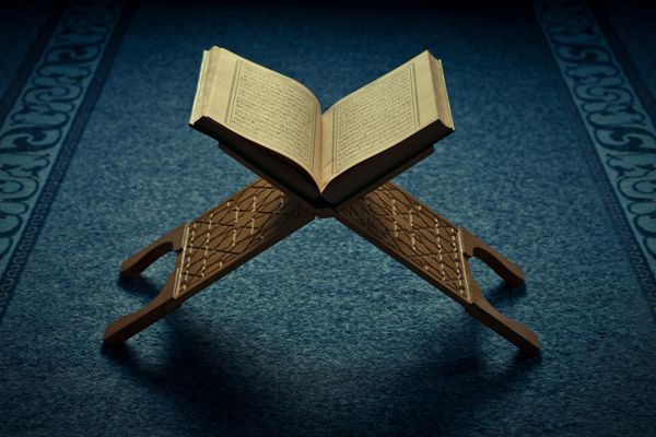 قرآن - کتاب مقدس مسلمانان در مسجد ترکیه