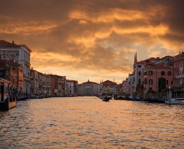 نمای عصر از کانال بزرگ در ونیز ایتالیا
