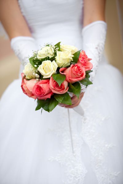 دسته گل عروس زیبا در جشن عروسی