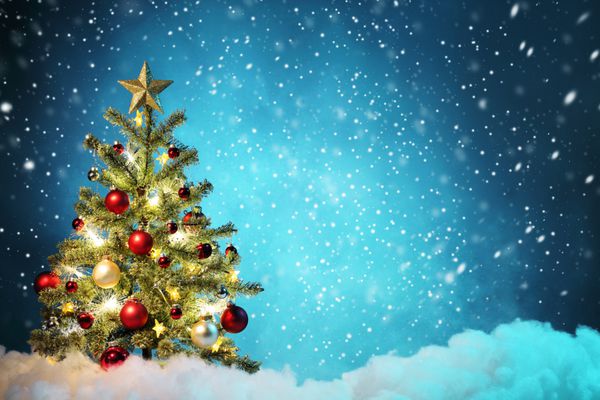 درخت کریسمس با تزئین
