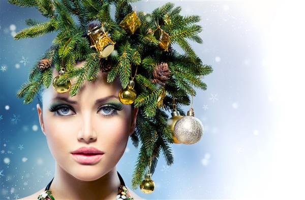 زن کریسمس مدل مو و آرایش جشن درخت کریسمس