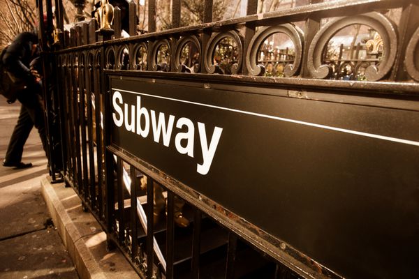 ورودی مترو به سبک قدیمی شهر نیویورک