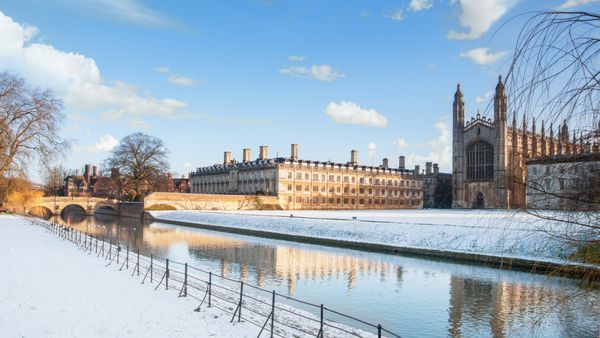 کالج کینگ از رودخانه بادامک دیده می شود کمبریج انگلستان