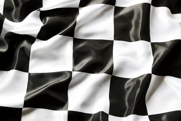نمای نزدیک پرچم شطرنجی سیاه و سفید