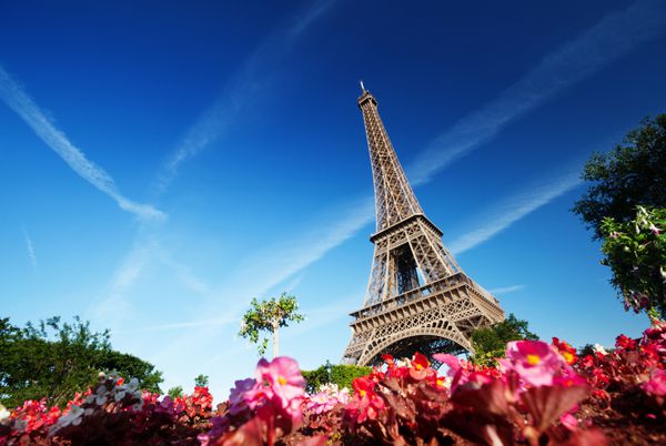 صبح آفتابی و برج ایفل پاریس فرانسه