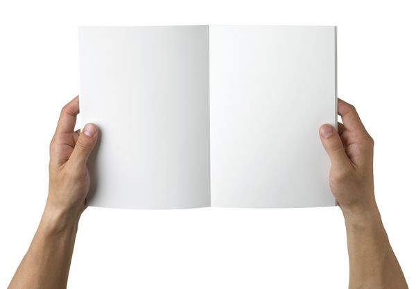 نمای بالای دست‌هایی که یک کتاب خالی را در دست گرفته‌اند با کپی sp آماده برای متن جدا شده روی سفید با مسیر برش
