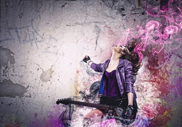 دختر جوان جذاب گیتار الکتریک
