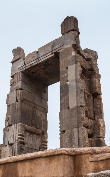 دروازه ورود به تالار 100 ستون در شهر باستانی تخت جمشید ایران میراث جهانی یونسکو