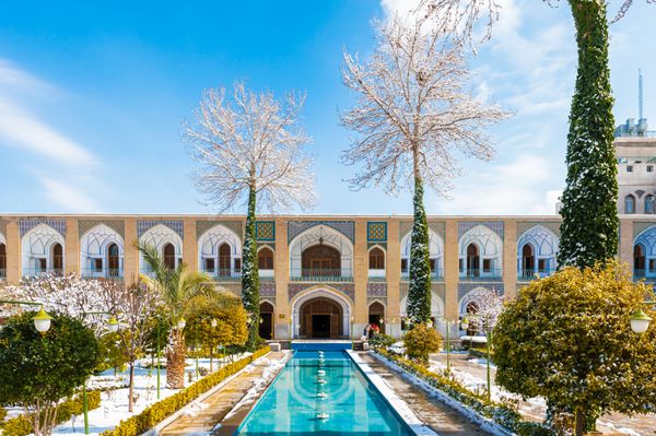 اصفهان ایران - ژانویه 7 2014 دکوراسیون حیاط داخلی عباسی ال ساخته شده در حدود 300 سال پیش در ایران 7 ژانویه 2014 فیلم ده هندی کوچک در سال 1974 اینجا بود