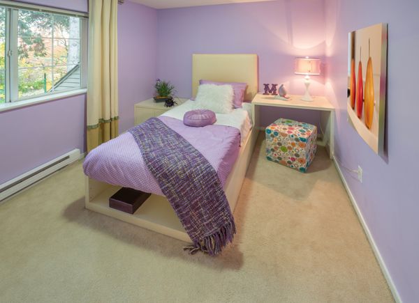 اتاق خواب کودکان مدرن راحت و زیبا با رنگ بنفش طراحی داخلی
