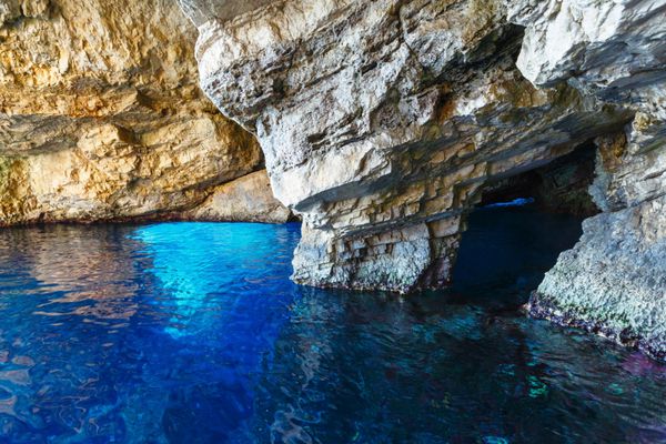 غارهای آبی داخل زاکینتوس یونان کیپ اسکیناری