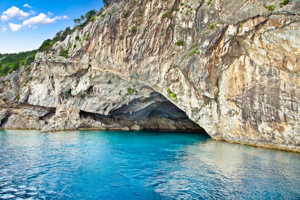غار پاپانیکولیس در جزیره یونی لفکاس - غار زیردریایی افسانه ای جنگ جهانی دوم پاپانیکولیس