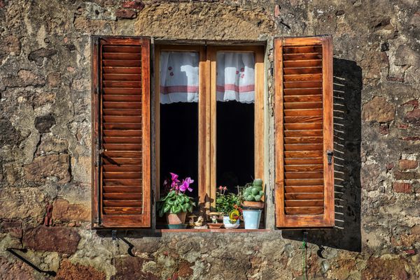 پنجره کرکره ایتالیایی