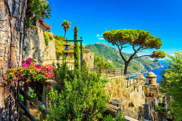 دکوراسیون عاشقانه گل و باغ زینتی ویلا روفولو راولو ساحل آمالفی ایتالیا اروپا
