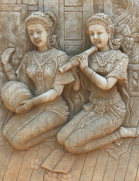 لمپانگ تایلند - 03 آوریل حکاکی روی سنگ فرهنگ سنتی تایلندی بر روی دیوار معبد در وات دان در 03 آوریل 2015 در بانکوک تایلند