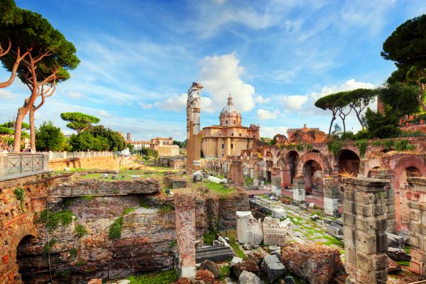 روم فو ایتالیایی foro romano در رم ایتالیا خرابه های شهر باستانی رومی