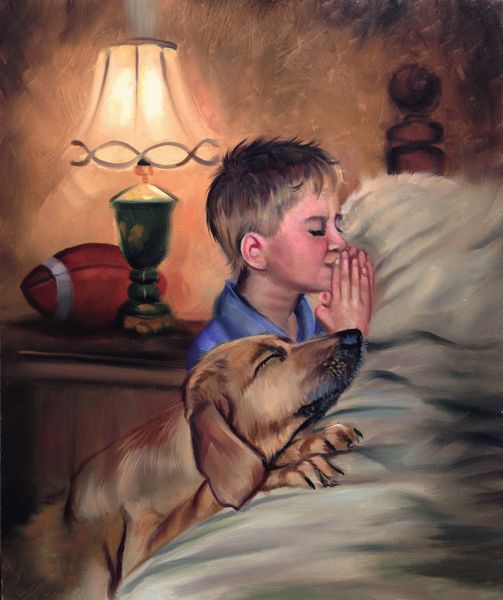 پسر و سگ در حال خواندن نماز قبل از خواب