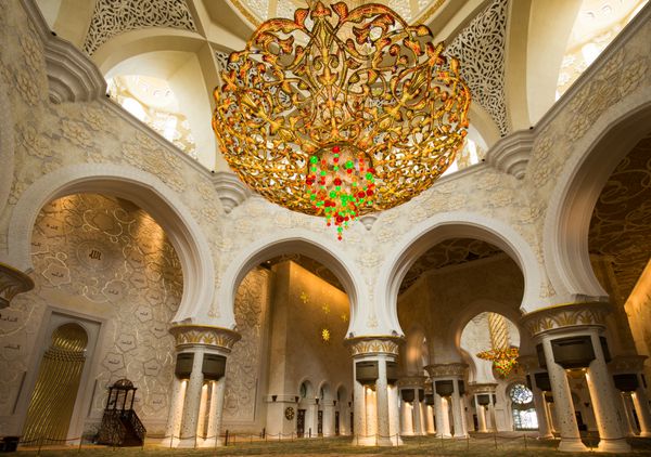 امارات متحده عربی ابوظبی 2015 سال 9 نوامبر فضای داخلی مسجد شیخ زاید در ابوظبی