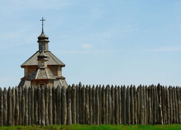 قلعه قزاق اوکراینی و کلیسای چوبی در جزیره Khortitsia
