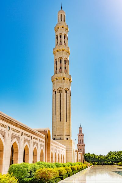 مسقط عمان - 26 سپتامبر مسجد جامع سلطان قابوس در مسقط عمان در 26 سپتامبر 2015 مسجد بزرگ تازه ساخته شده توسط سلطان عمان در 4 مه 2001 افتتاح شد