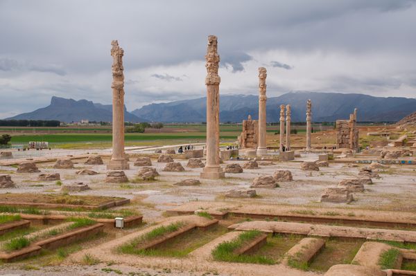 نمایی از تخت جمشید در شمال شیراز ایران تخت جمشید منجر به ثبت آن به عنوان میراث جهانی یونسکو شده است