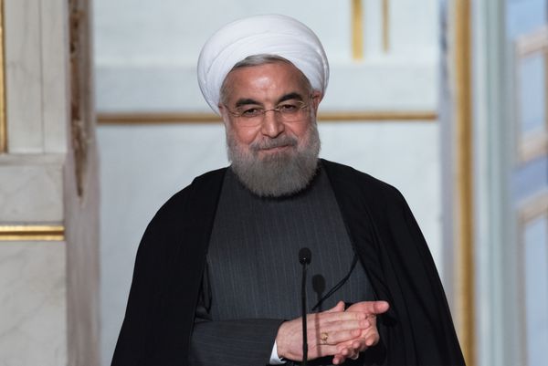 پاریس فرانسه - 28 ژانویه 2016 رئیس جمهور ایران در کنفرانس مطبوعاتی برای سفر رسمی خود به فرانسه برای امضای قرارداد