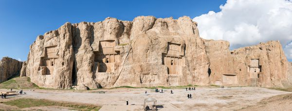 نقش رستم گورستانی باستانی در استان پارس ایران نمای پانوراما