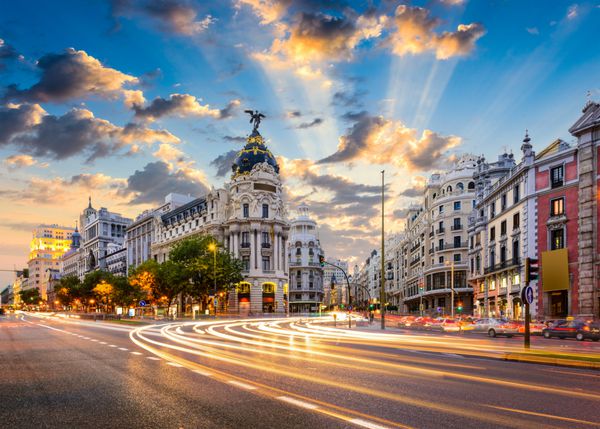 منظره شهری مادرید اسپانیا در calle de alcala and gran via