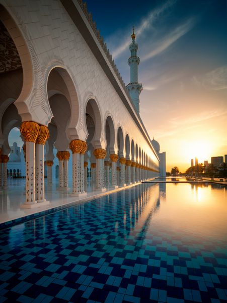 منظره شگفت انگیز غروب خورشید در مسجد ابوظبی امارات متحده عربی
