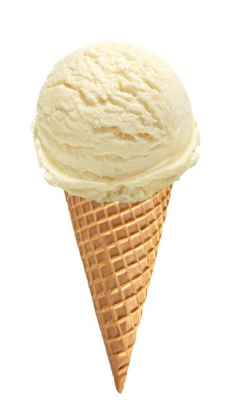 بستنی وانیلی در مخروط وافل در پس زمینه سفید