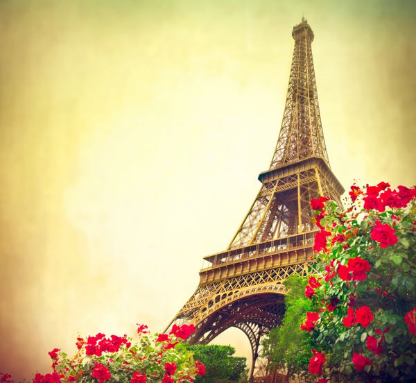 پاریس برج ایفل در طلوع خورشید پاریس فرانسه پس زمینه زیبای عاشقانه برج ایفل از Champ de Mars پاریس طراحی هنری به سبک قدیمی