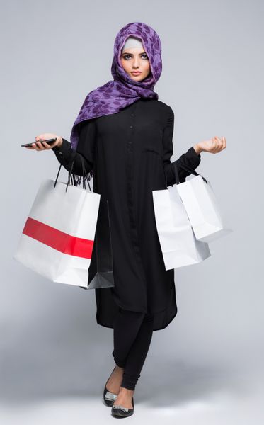 زن با حجاب روسری مسلمان