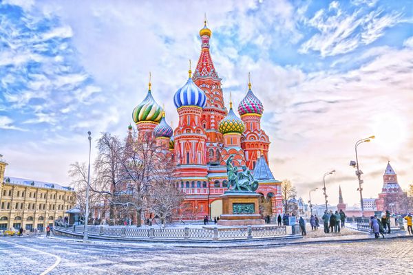 کلیسای جامع سنت ریحان در مربع قرمز در زمستان در غروب آفتاب مسکو روسیه