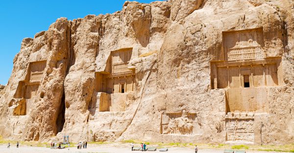 ایران در نزدیکی تخت جمشید ویرانه های قدیمی آثار تاریخی مقصد و کوه