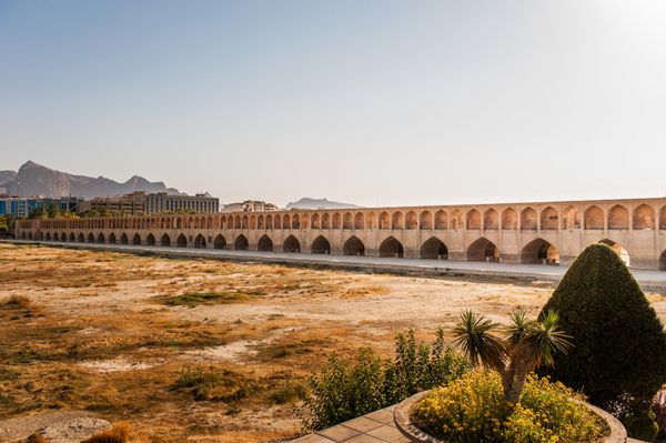 پل الله وردی خان سی و سه پل پل باستانی اصفهان