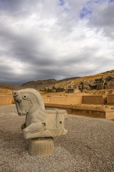 مجسمه حیوانات در تخت جمشید ایران