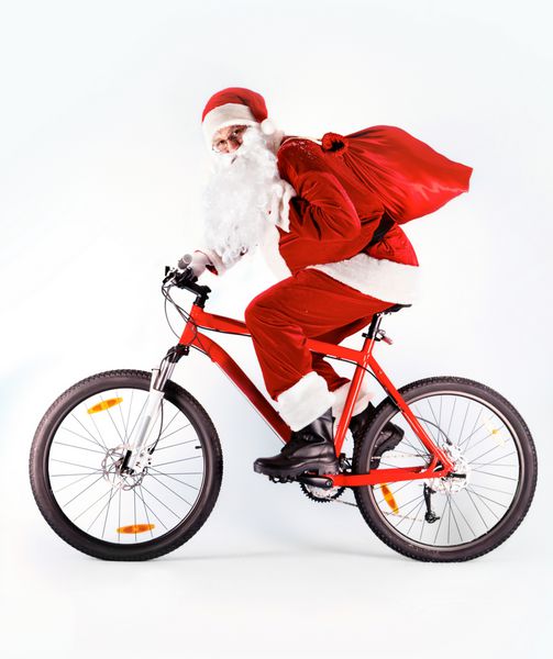 پو از بابا نوئل شاد با دوچرخه سواری گونی قرمز