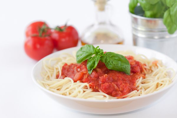 اسپاگتی با سس گوجه فرنگی