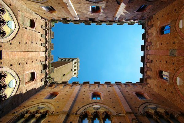 torre del mangia siena برجی در سیه‌نا ایتالیا است