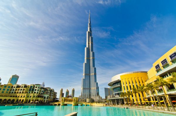 دبی امارات - 4 ژانویه برج خلیفه بلندترین برج جهان مرکز شهر برج دبی 4 ژانویه 2012 در دبی امارات متحده عربی