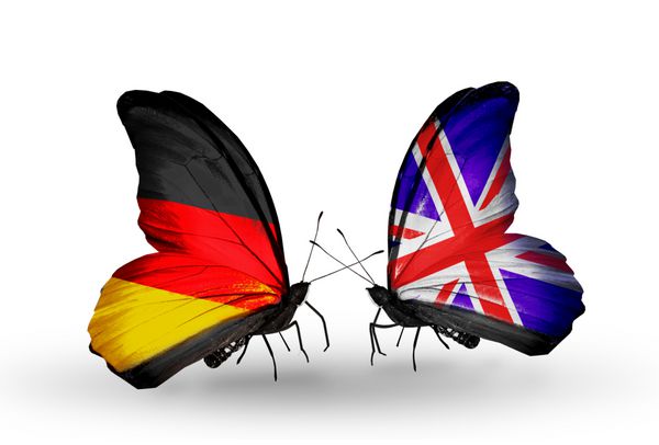 دو پروانه با پرچم آلمان و انگلستان