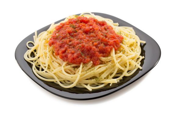 ماکارونی ماکارونی اسپاگتی روی سفید
